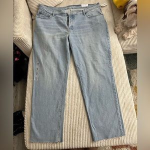 Old navy size 18 high-rise slouchy straight jeans. Button closure no zipper